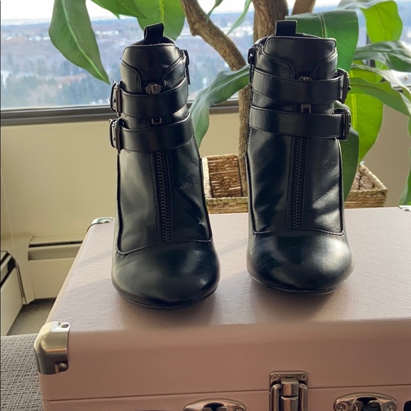 Black boots - Picture 2 of 5